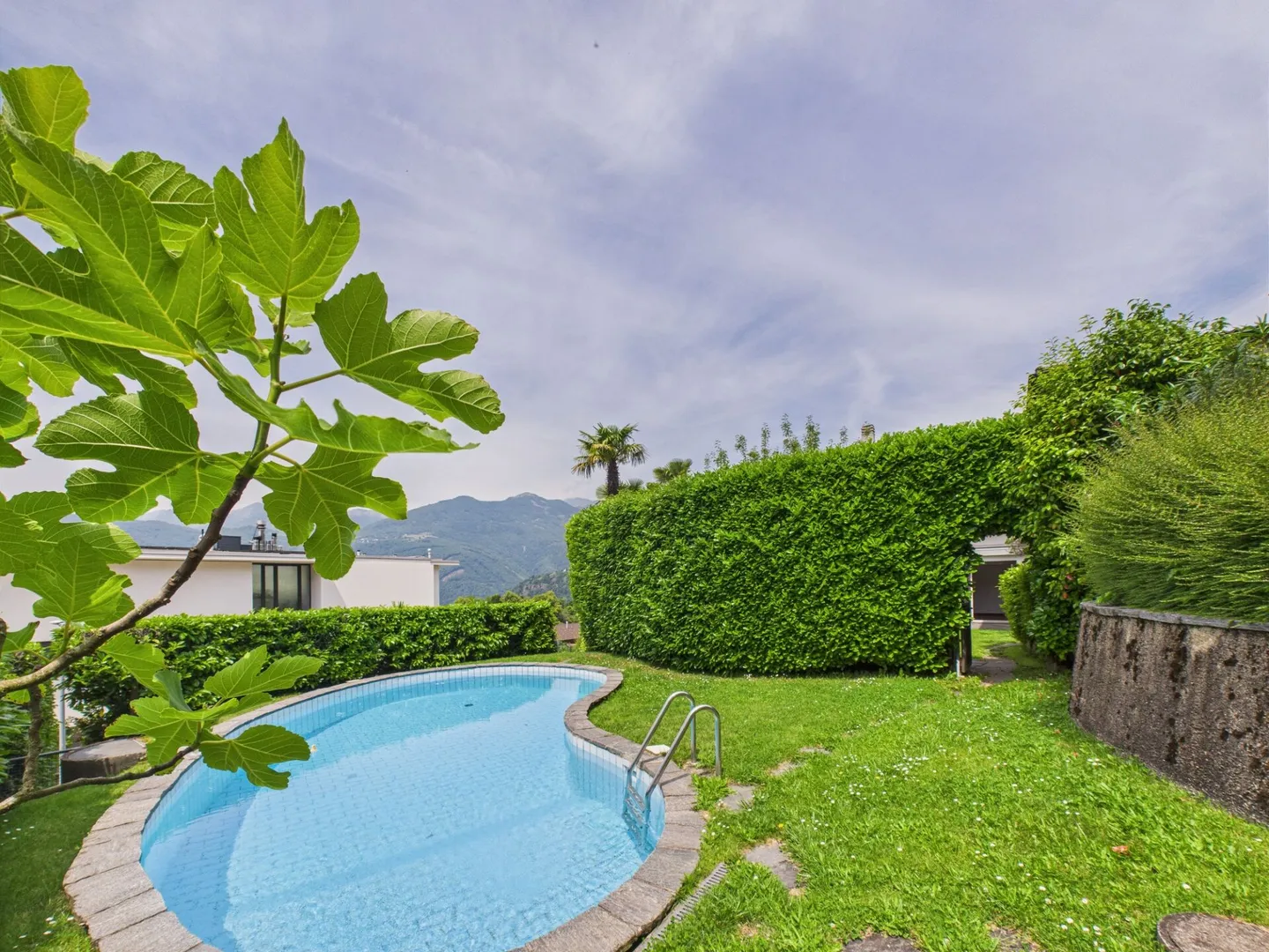 Appartamento luminoso al piano terra con grande giardino privato e piscina - Foto 14 di 14