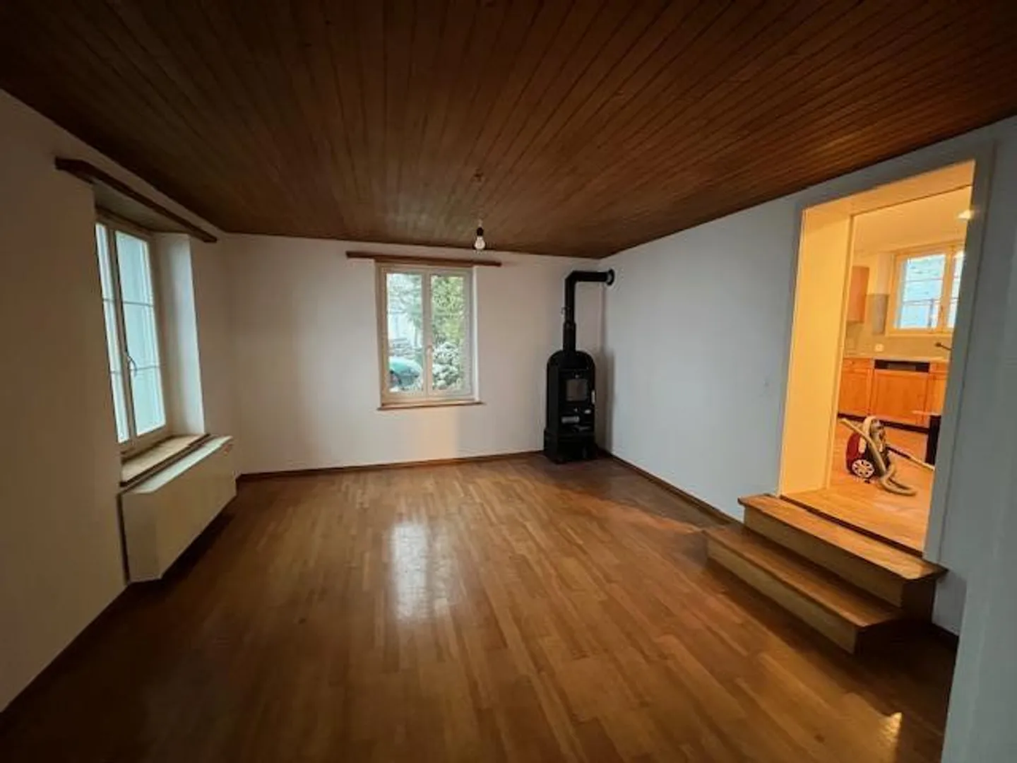 Freshly renovated, large, bright 2.5 room apartment for rent - Photo 4 of 6