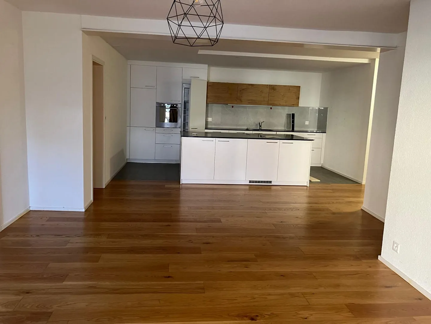 3.5 Zimmer-Wohnung EG mit Terrasse in Amlikon - Foto 2 von 10