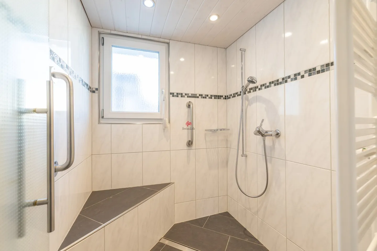 Charmant immeuble résidentiel et commercial - Photo 7 sur 13