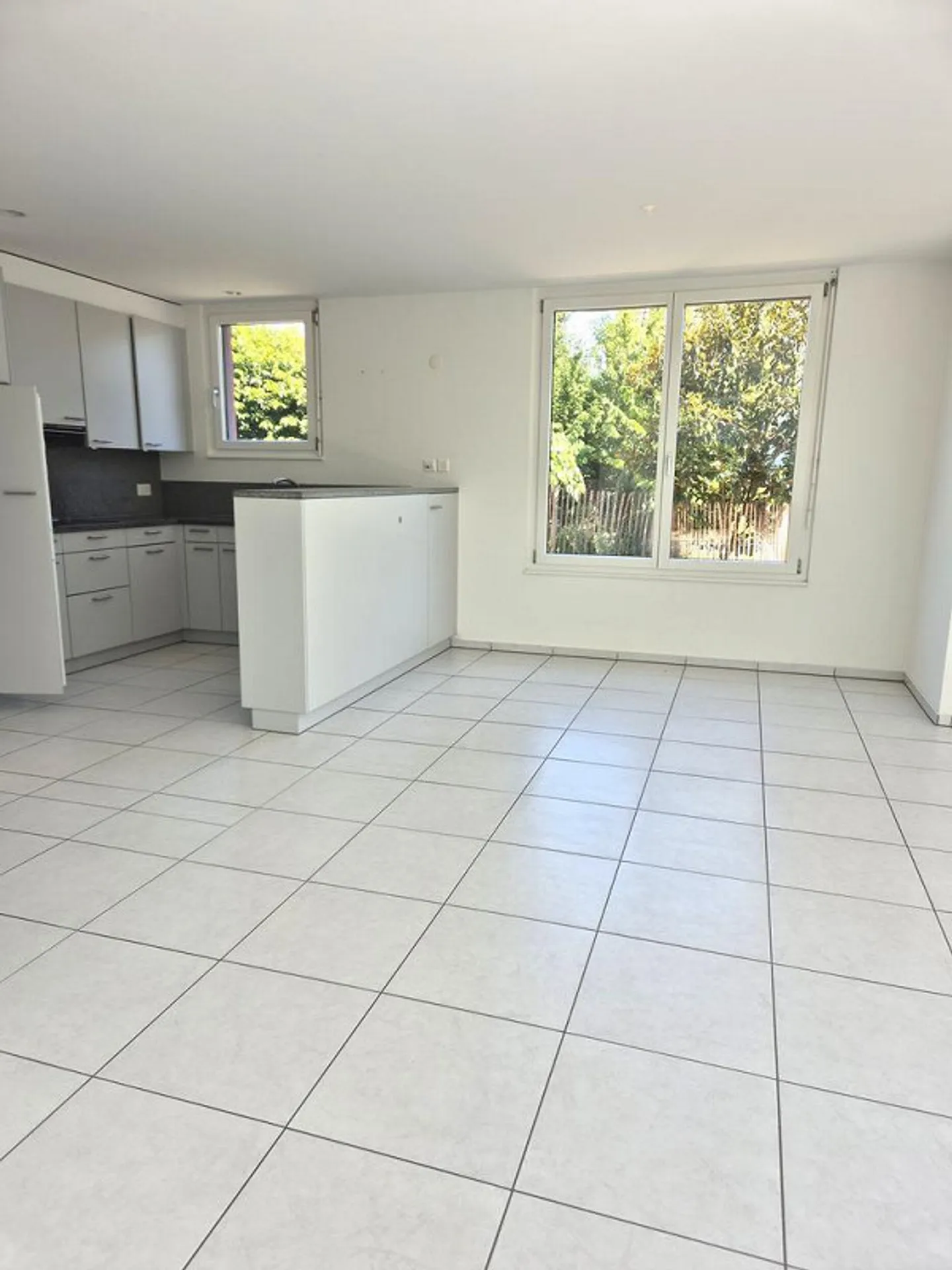 Family-friendly 3.5-room apartment with garden seating area and winter garden - Photo 2 of 10