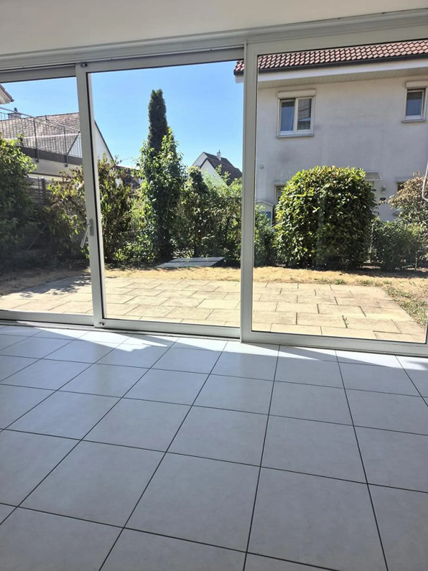Family-friendly 3.5-room apartment with garden seating area and winter garden - Photo 5 of 10