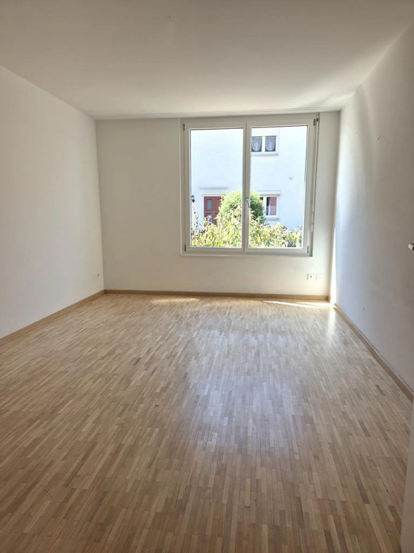 Family-friendly 3.5-room apartment with garden seating area and winter garden - Photo 6 of 10