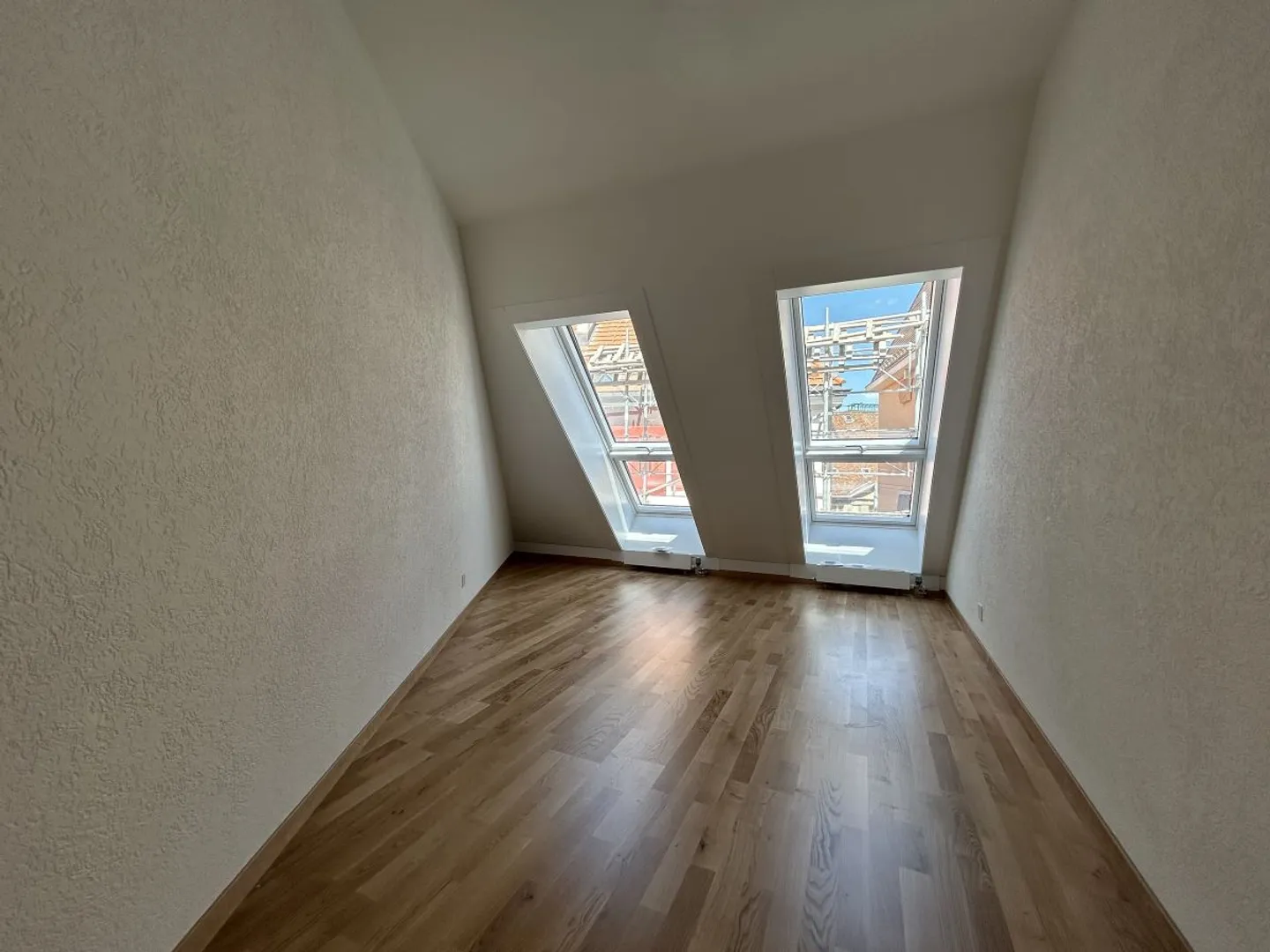 Nel cuore della città, appartamento di 4,5 stanze con tetti inclinati - Foto 5 di 7