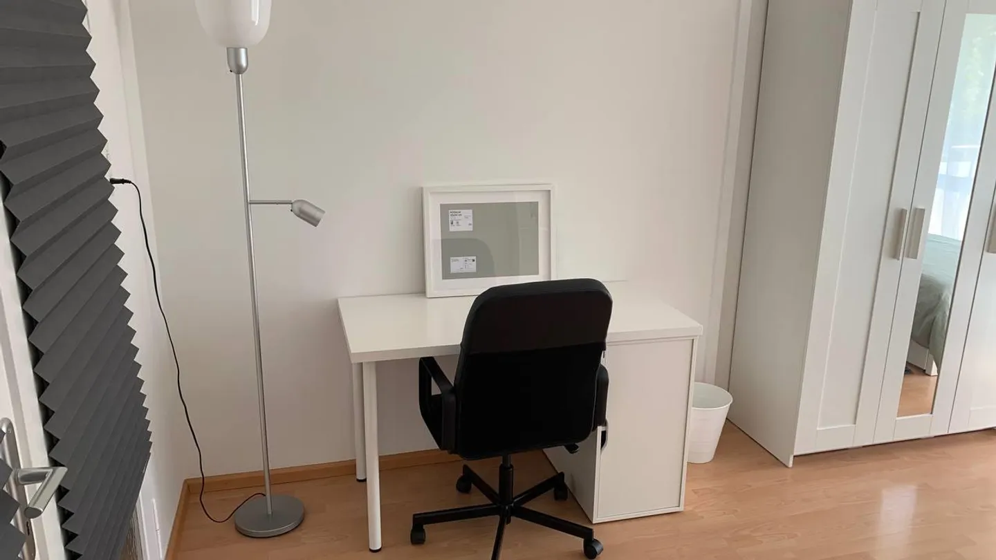 Private room with balcony 14 minutes walk from the university - Photo 3 of 13