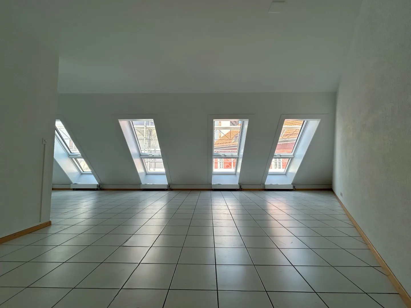 Nel cuore della città, appartamento di 4,5 stanze con tetti inclinati - Foto 6 di 7