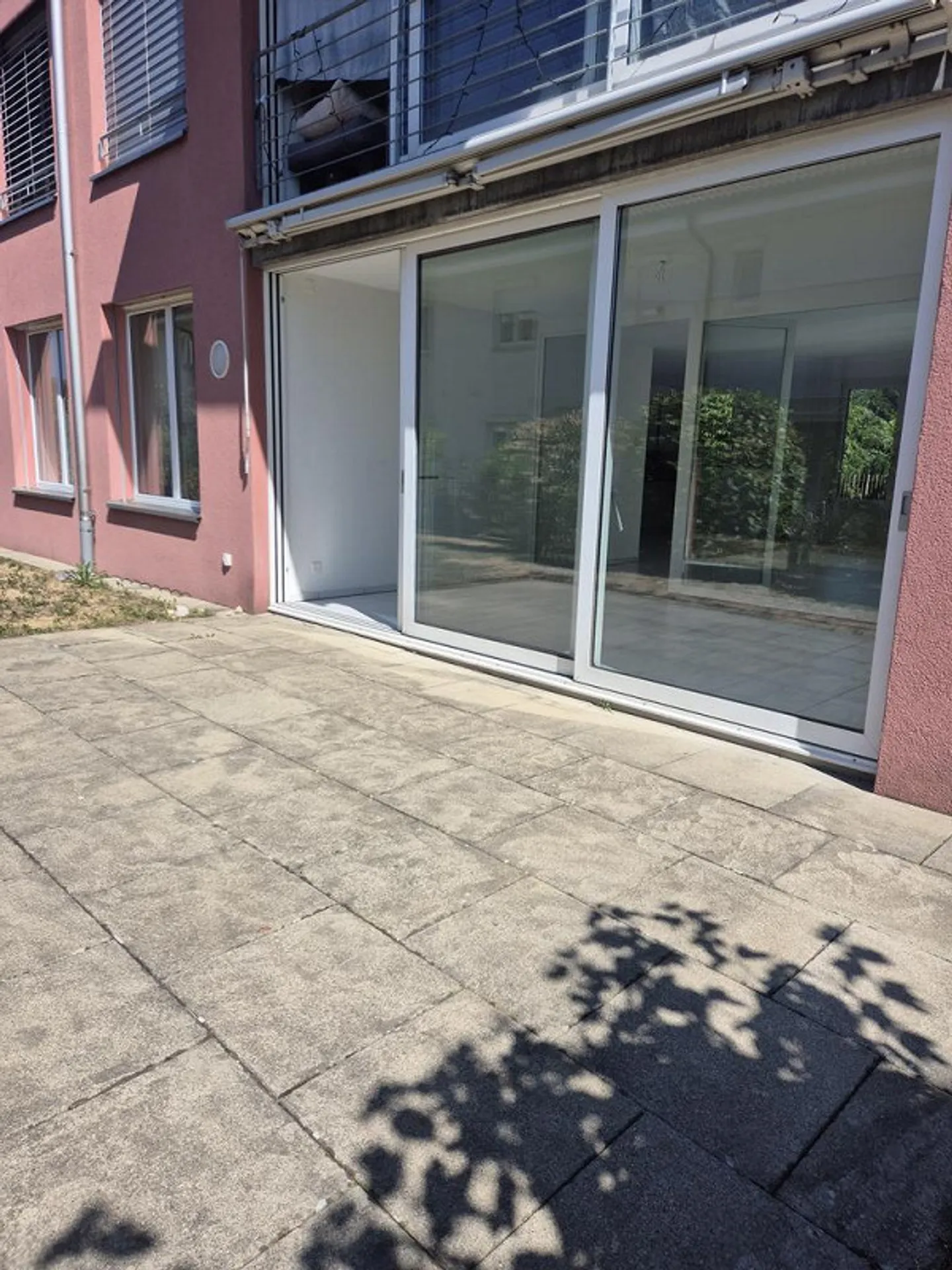 Family-friendly 3.5-room apartment with garden seating area and winter garden - Photo 10 of 10