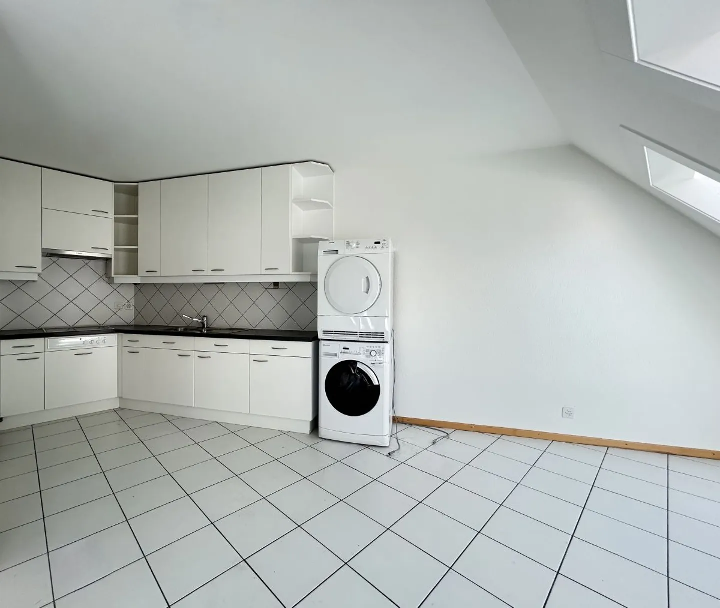 Nel cuore della città, appartamento di 4,5 stanze con tetti inclinati - Foto 3 di 7