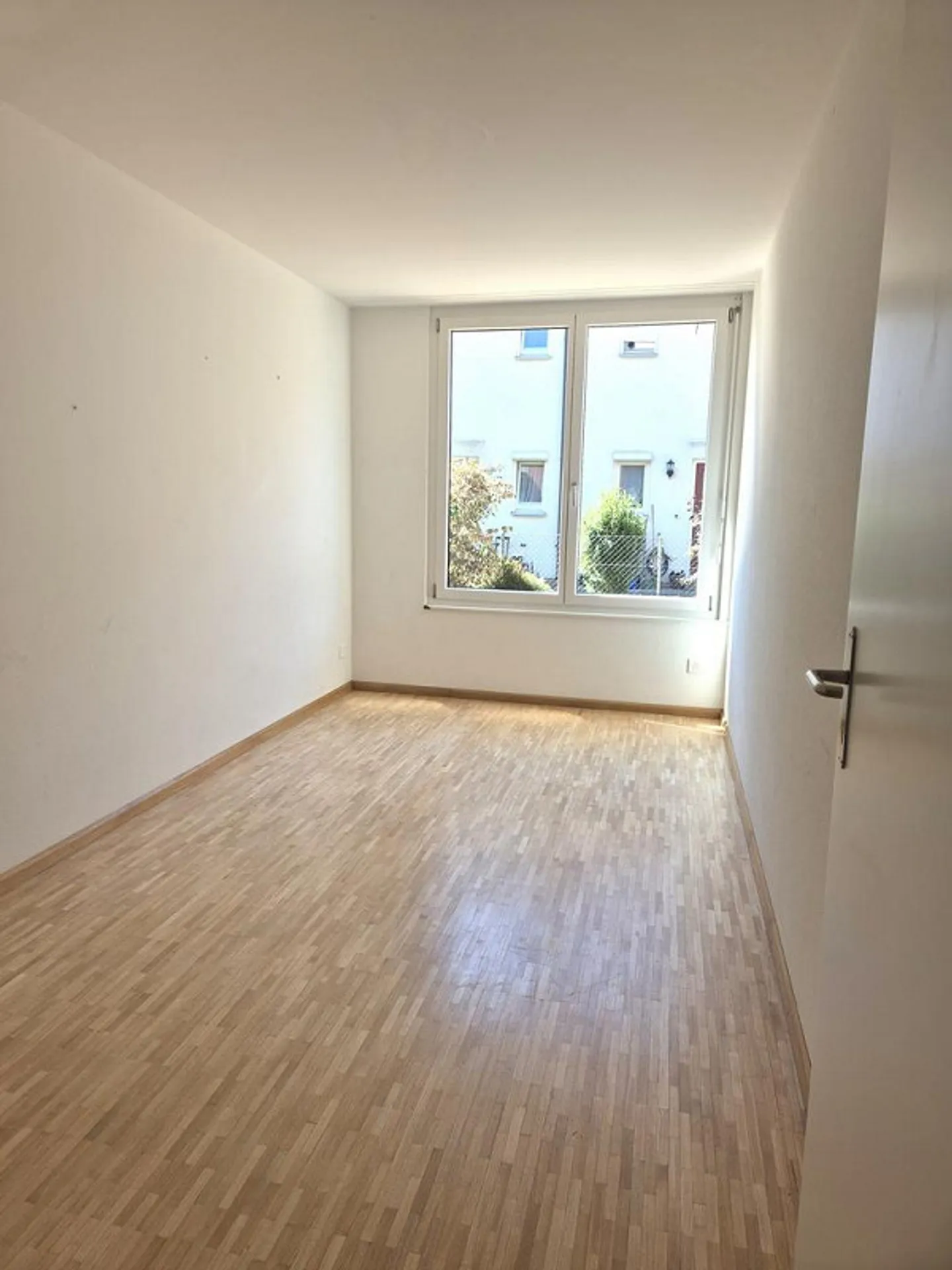 Family-friendly 3.5-room apartment with garden seating area and winter garden - Photo 7 of 10