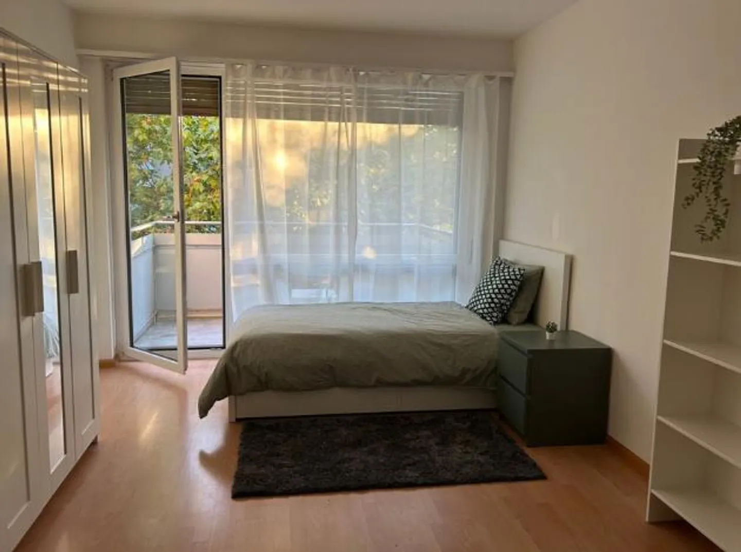 Private room with balcony 14 minutes walk from the university - Photo 1 of 13