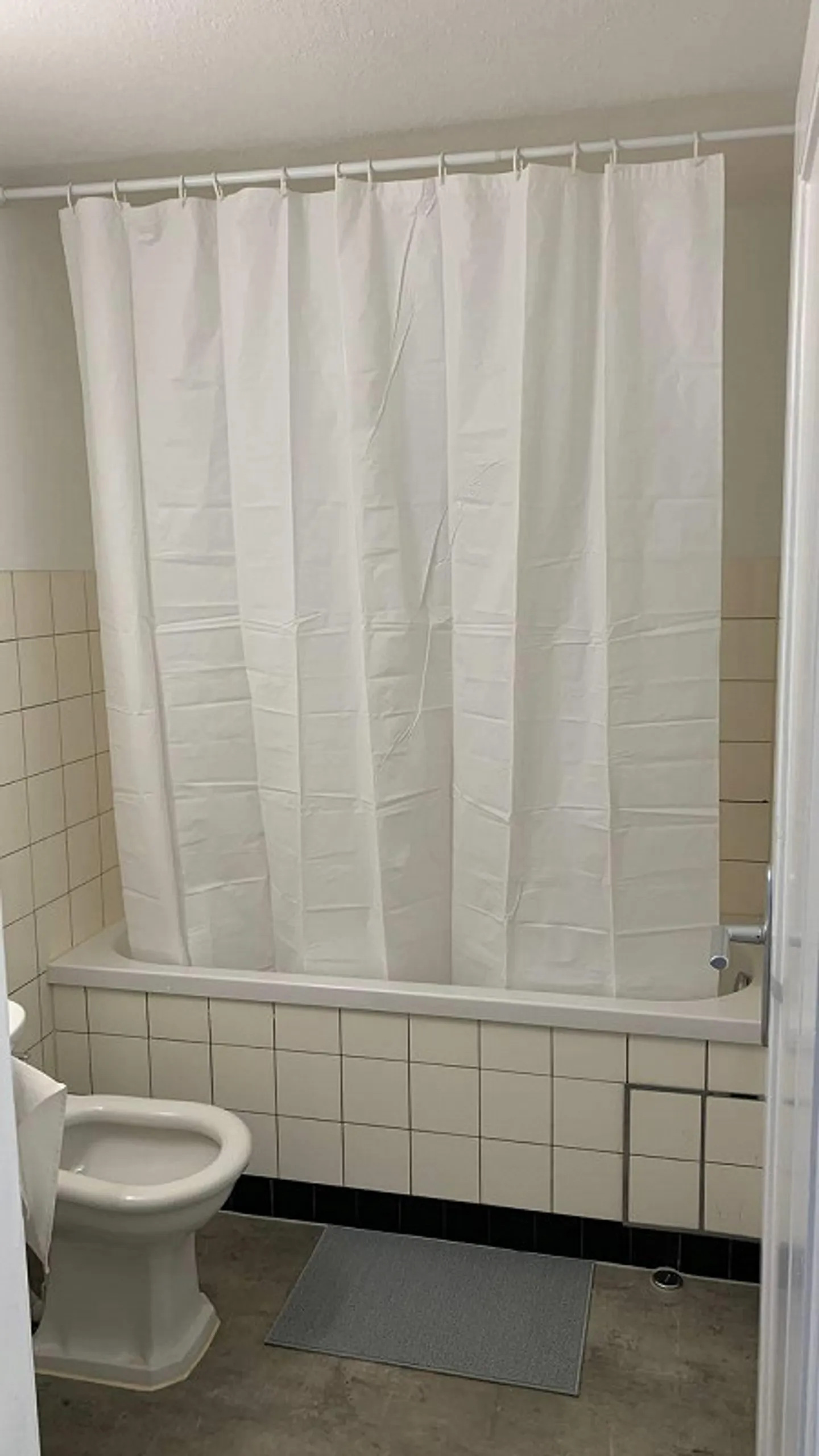 Private room with balcony 14 minutes walk from the university - Photo 10 of 13