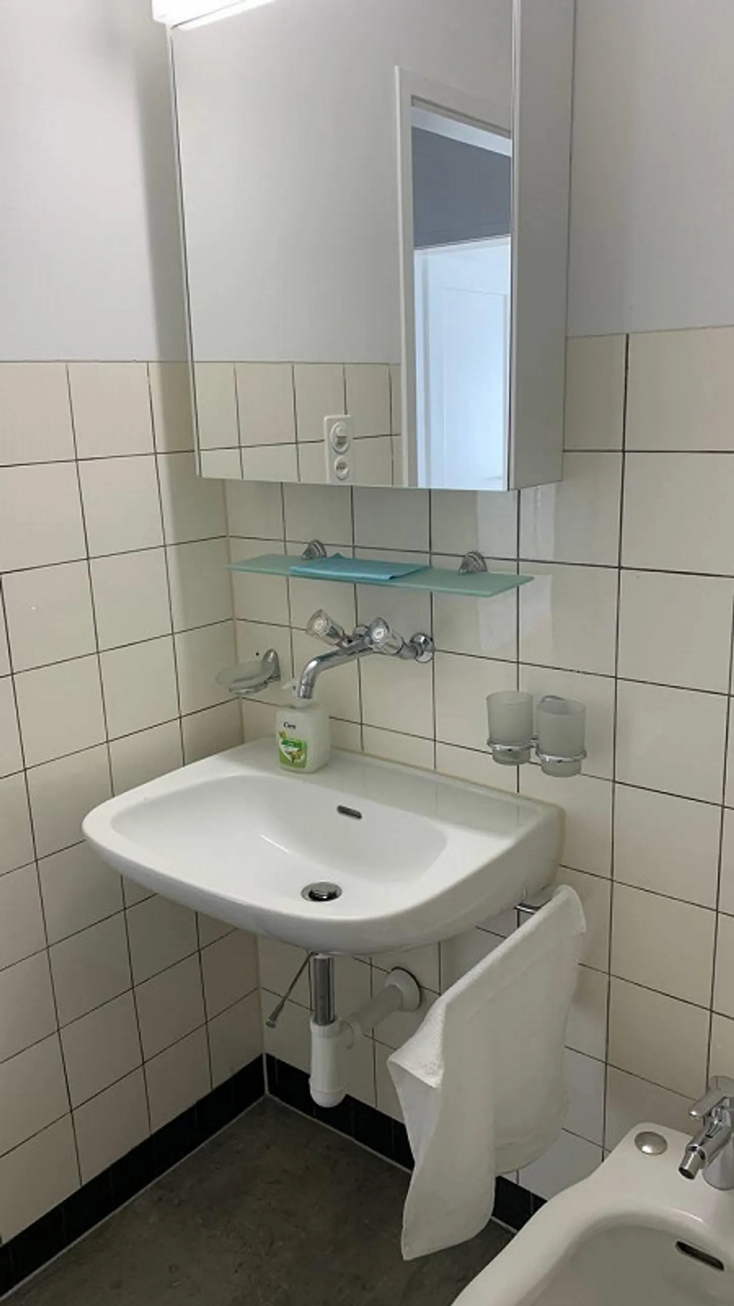 Private room with balcony 14 minutes walk from the university - Photo 11 of 13