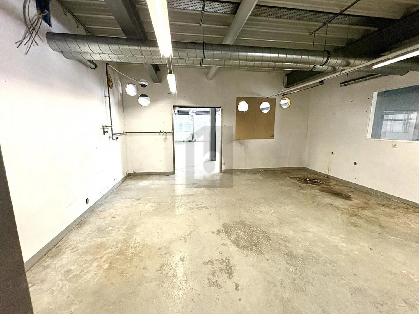 ESPACE UTILISABLE POLYVALENT - Photo 4 sur 6