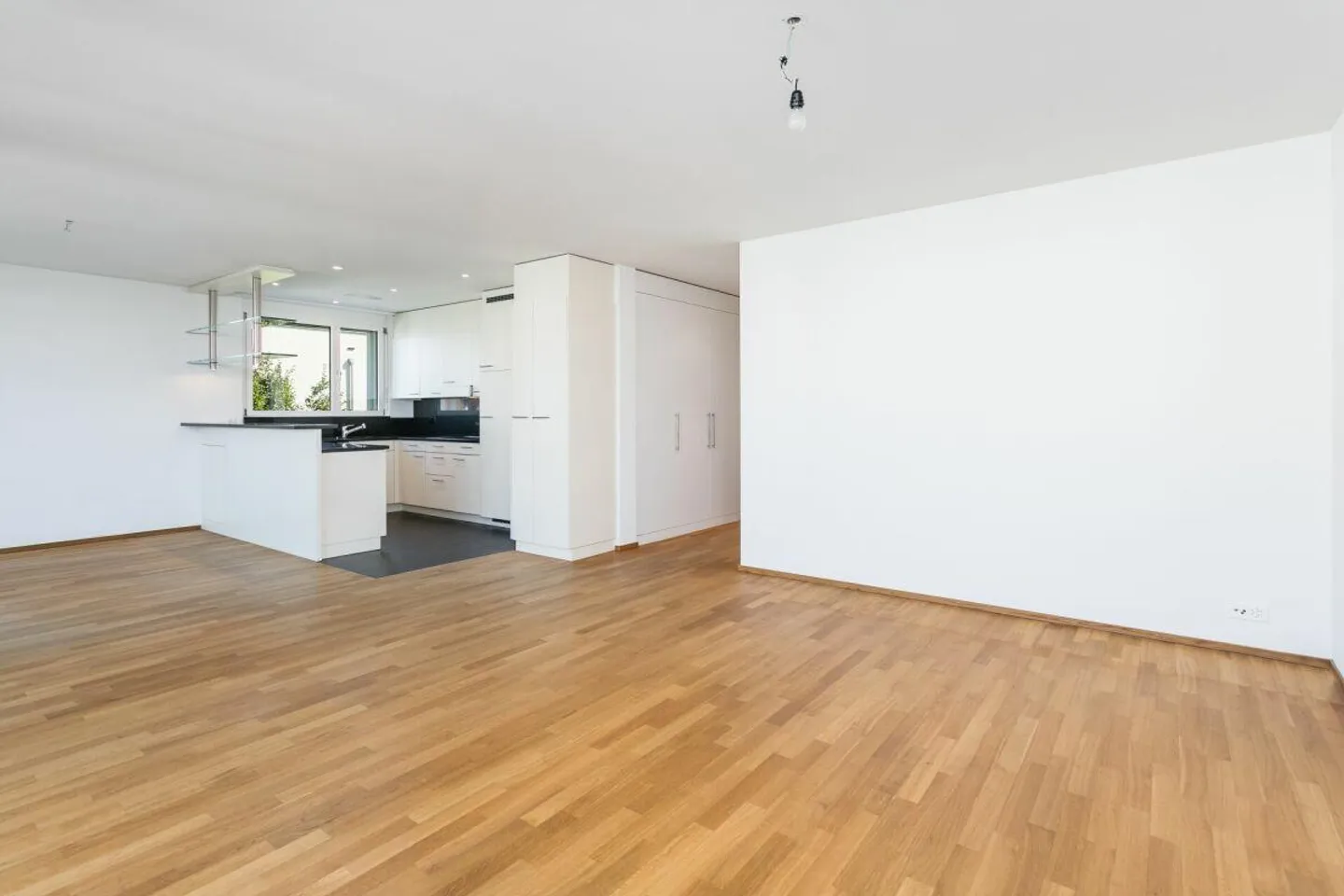 Helle 4.5-Zimmer-Wohnung in Steinhausen - Foto 6 von 9