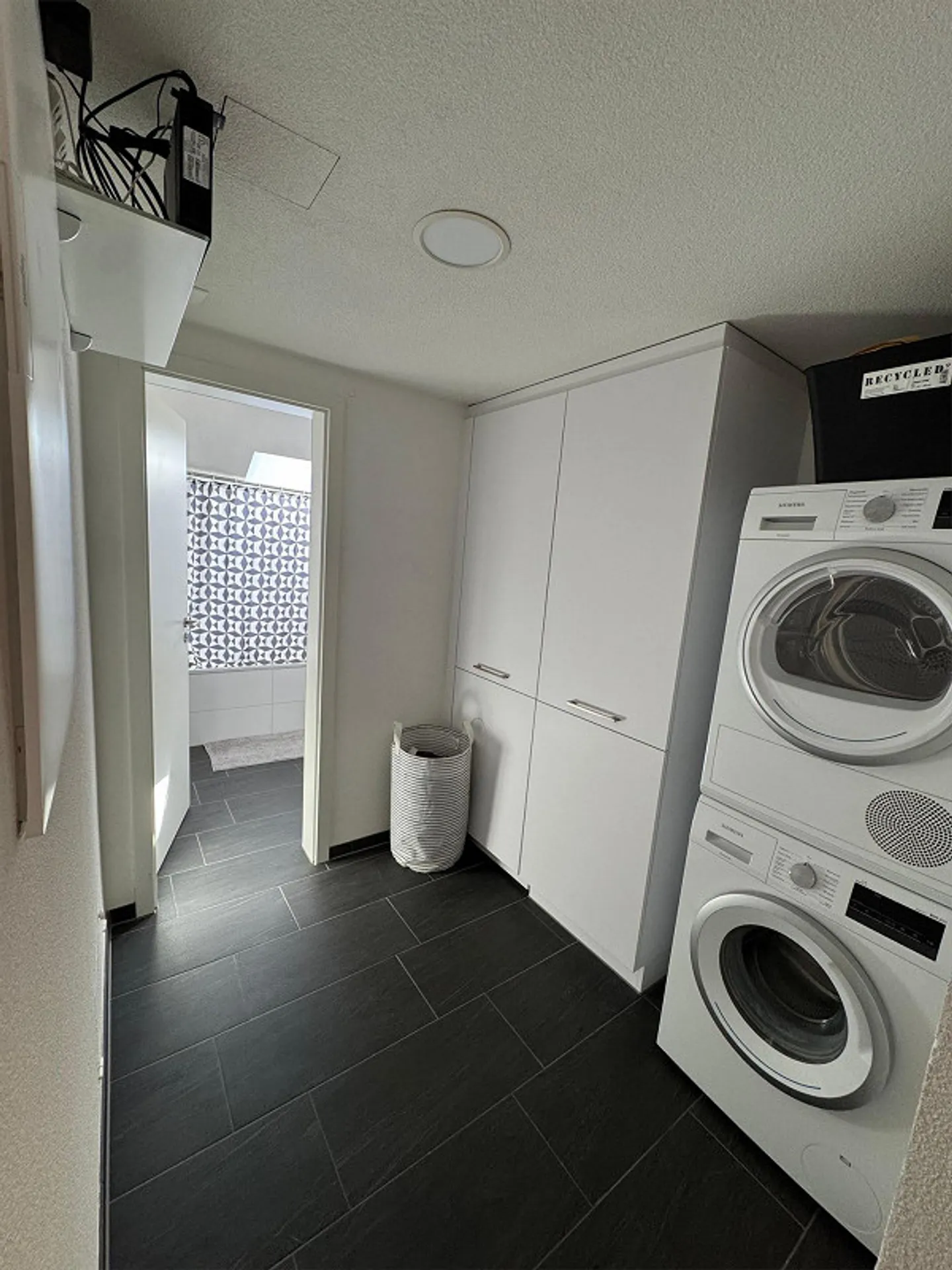 Attractive 3.5-room apartment on the 2nd floor with balcony and parking space - Photo 1 of 8