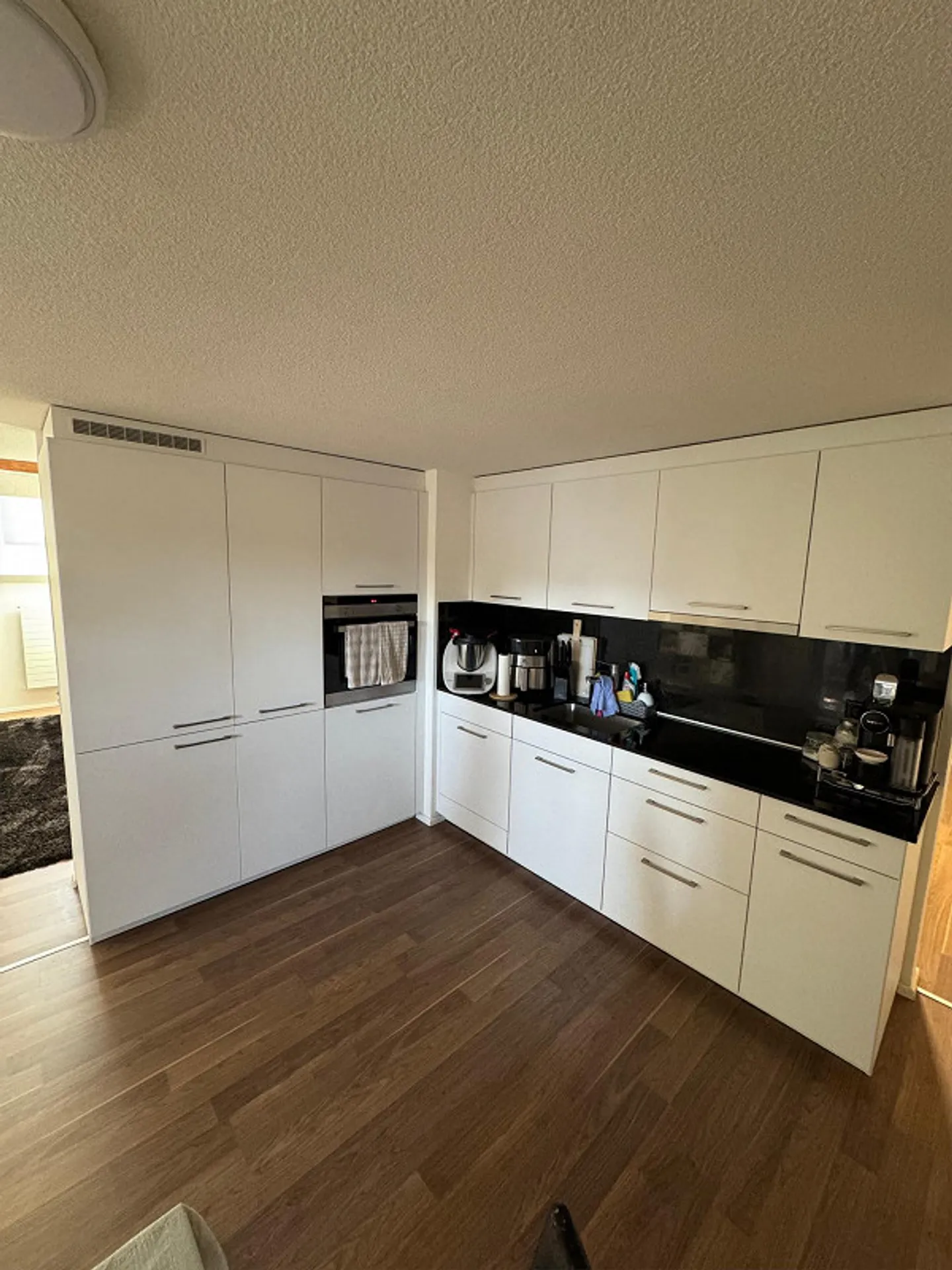 Attractive 3.5-room apartment on the 2nd floor with balcony and parking space - Photo 4 of 8