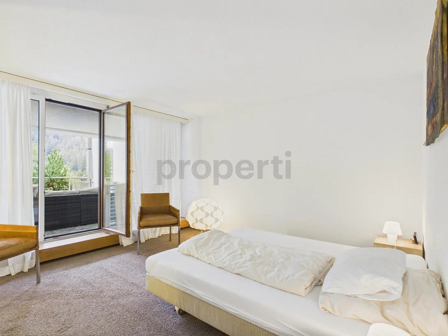 Investire o vivere a Scuol: residenza principale / secondaria, appartamento con terrazza di 3,5 stanze - Foto 4 di 12