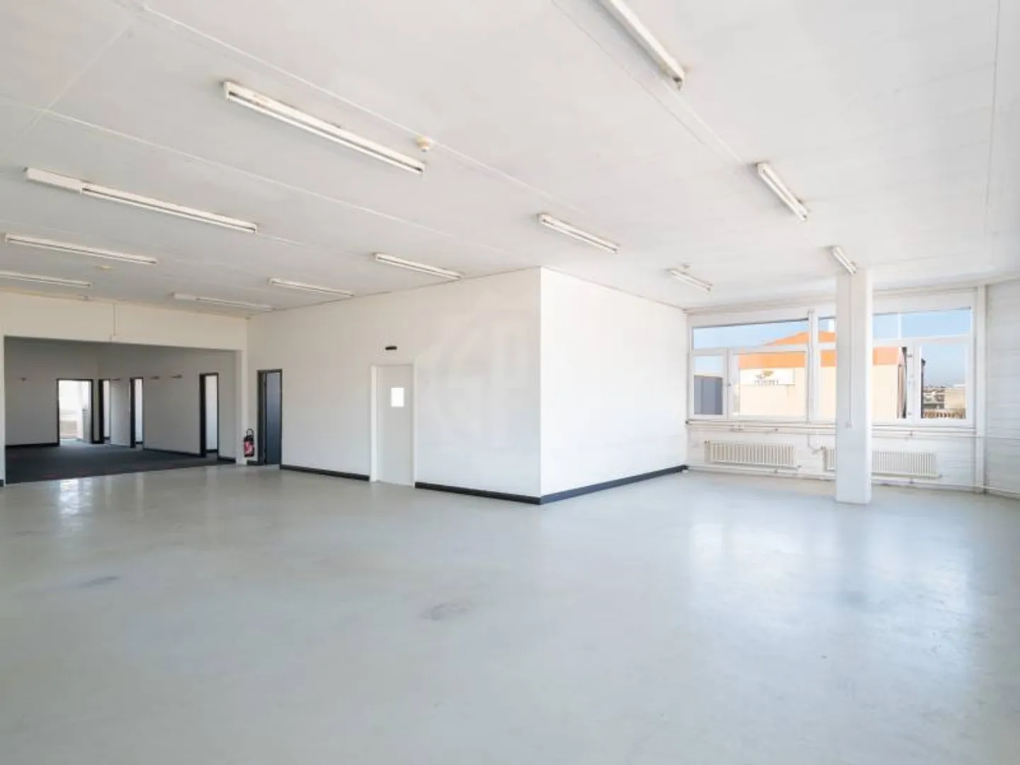 Mischgenutztes Gebäude mieten - Foto 2 von 6