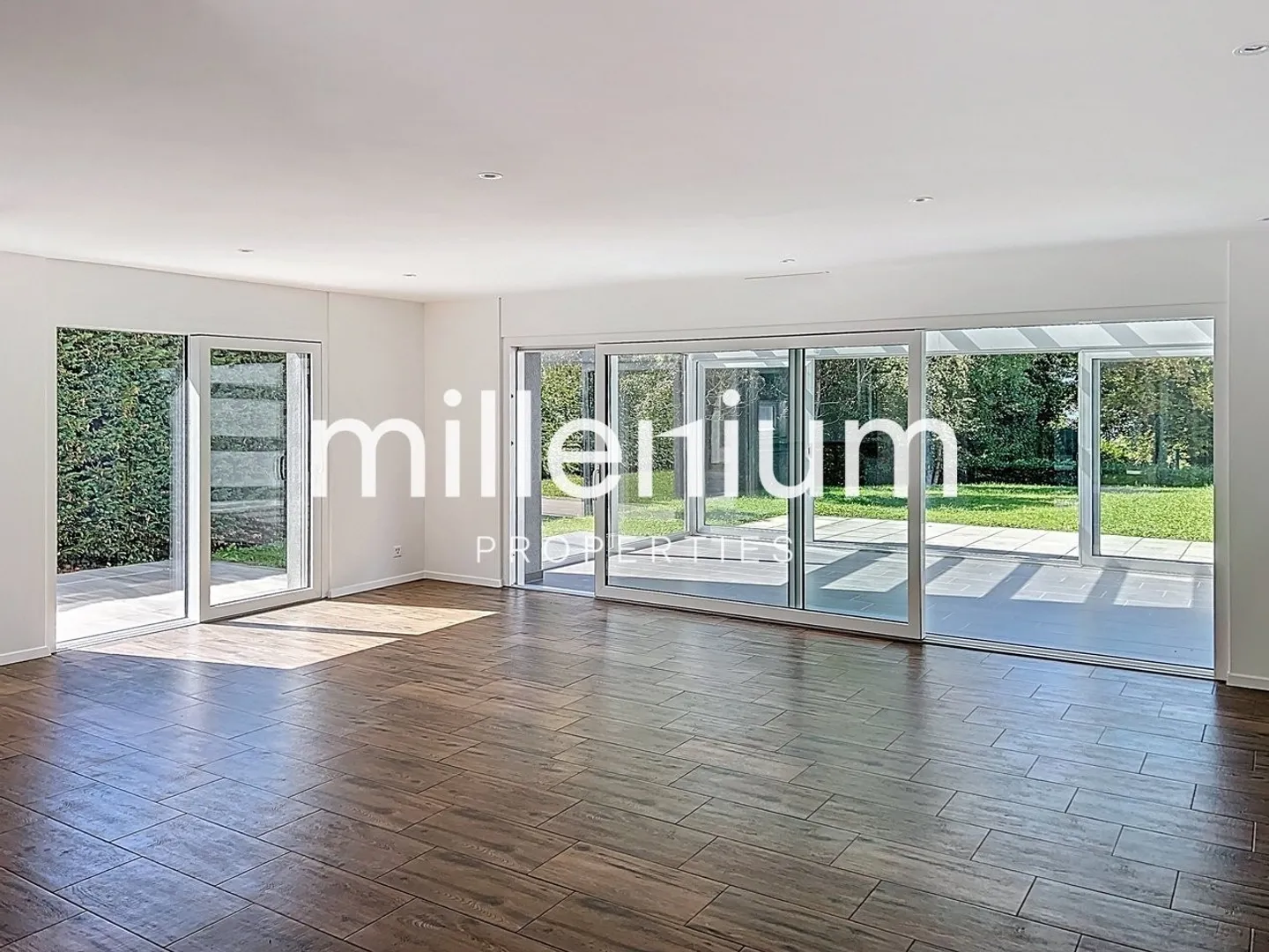 Villa con terrazza panoramica e vista sul lago - Foto 2 di 10