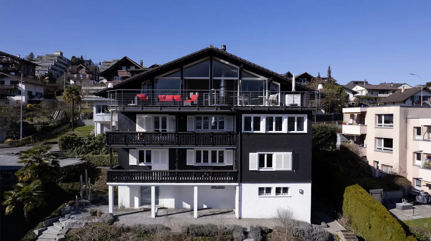 Zweifamilienhaus mit fantastischer Aussicht - Foto 1 von 7