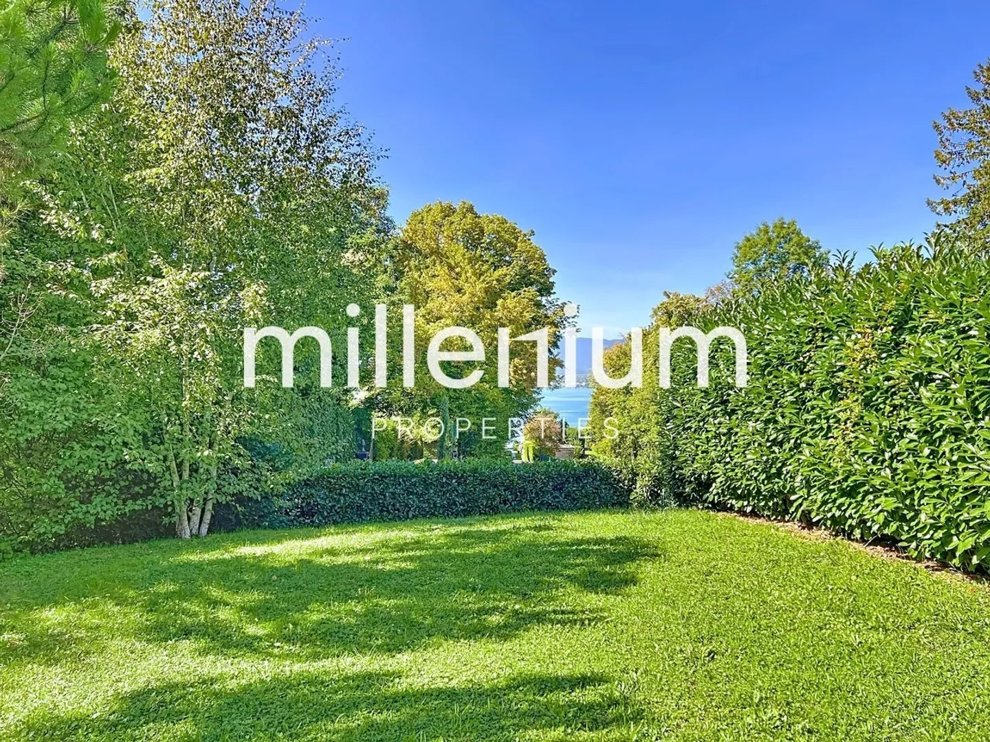 Villa con terrazza panoramica e vista sul lago - Foto 5 di 10