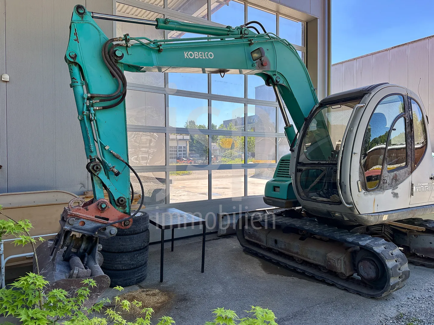 Commercial property with penthouse apartment in Neuenegg - Photo 4 of 33