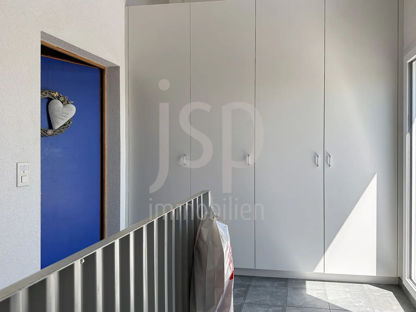 Commercial property with penthouse apartment in Neuenegg - Photo 18 of 33