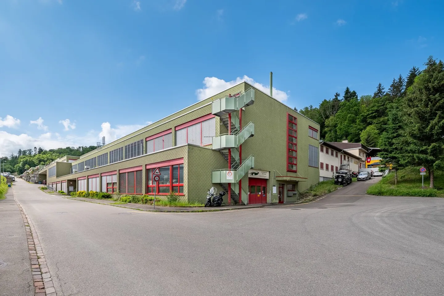 Locali d'ufficio/commerciali attraenti in una posizione centrale a Urdorf - Foto 1 di 7