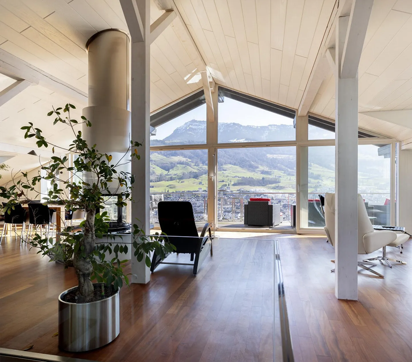 Zweifamilienhaus mit fantastischer Aussicht - Foto 4 von 7