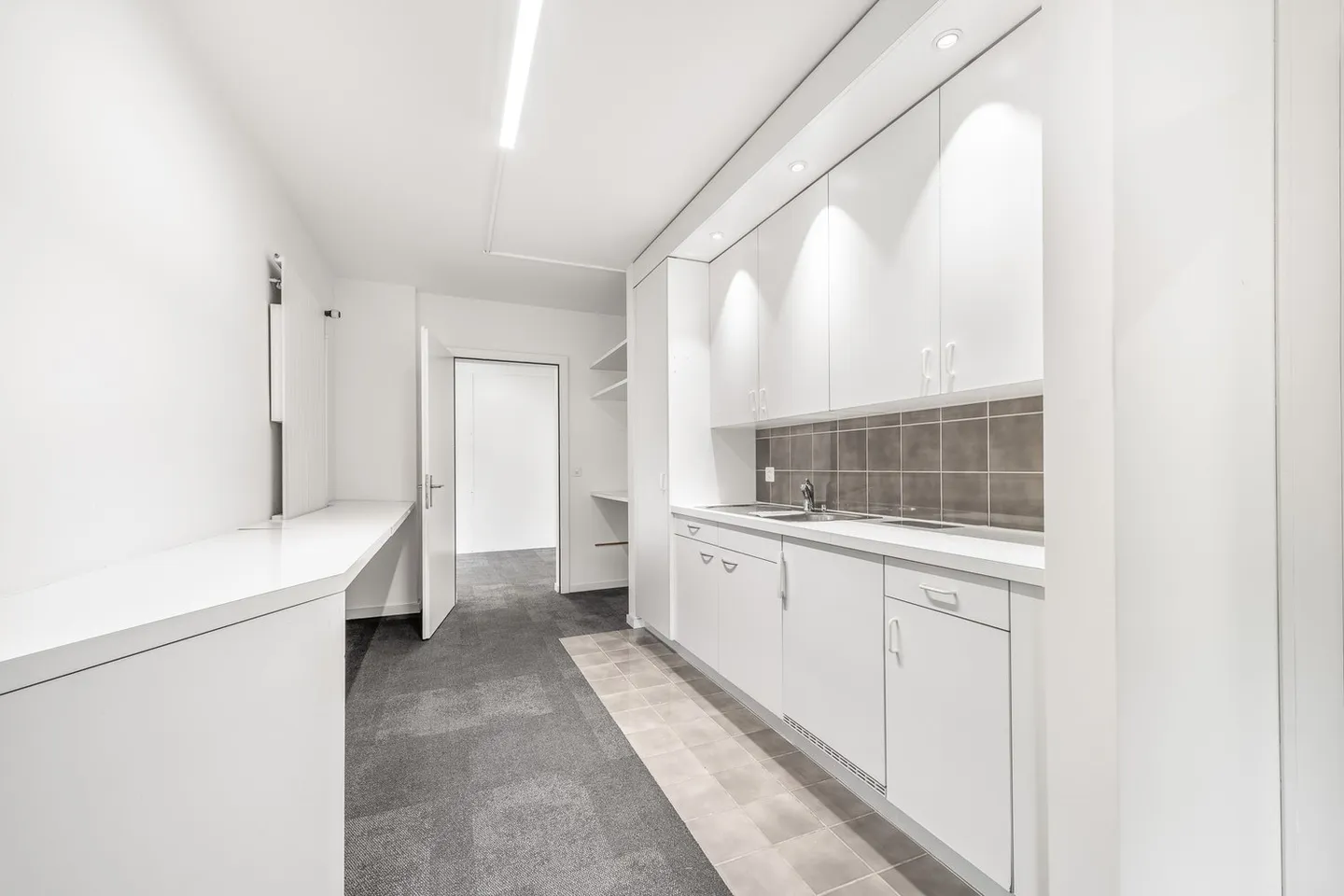 Locali d'ufficio/commerciali attraenti in una posizione centrale a Urdorf - Foto 3 di 7