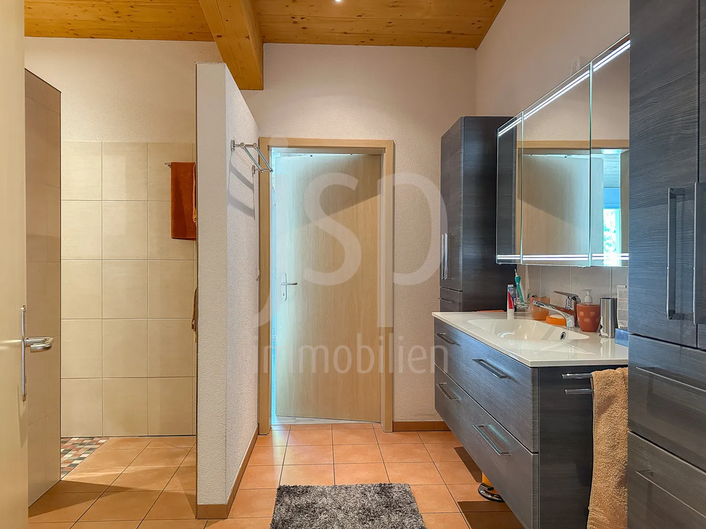 Commercial property with penthouse apartment in Neuenegg - Photo 28 of 33