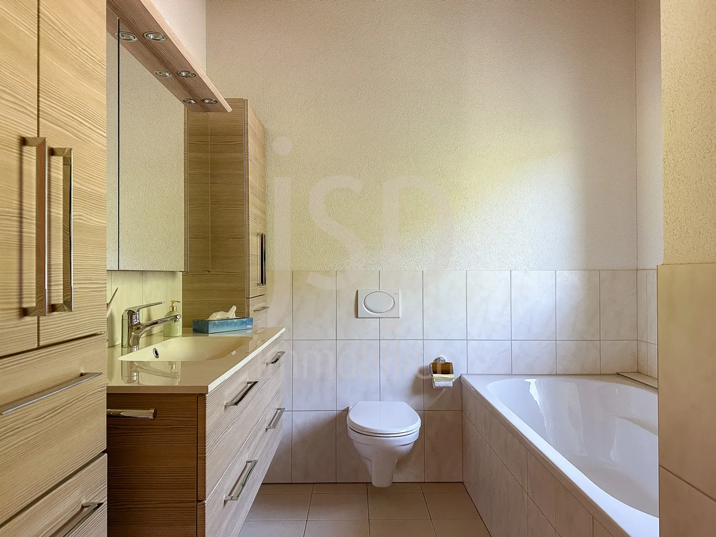 Commercial property with penthouse apartment in Neuenegg - Photo 31 of 33