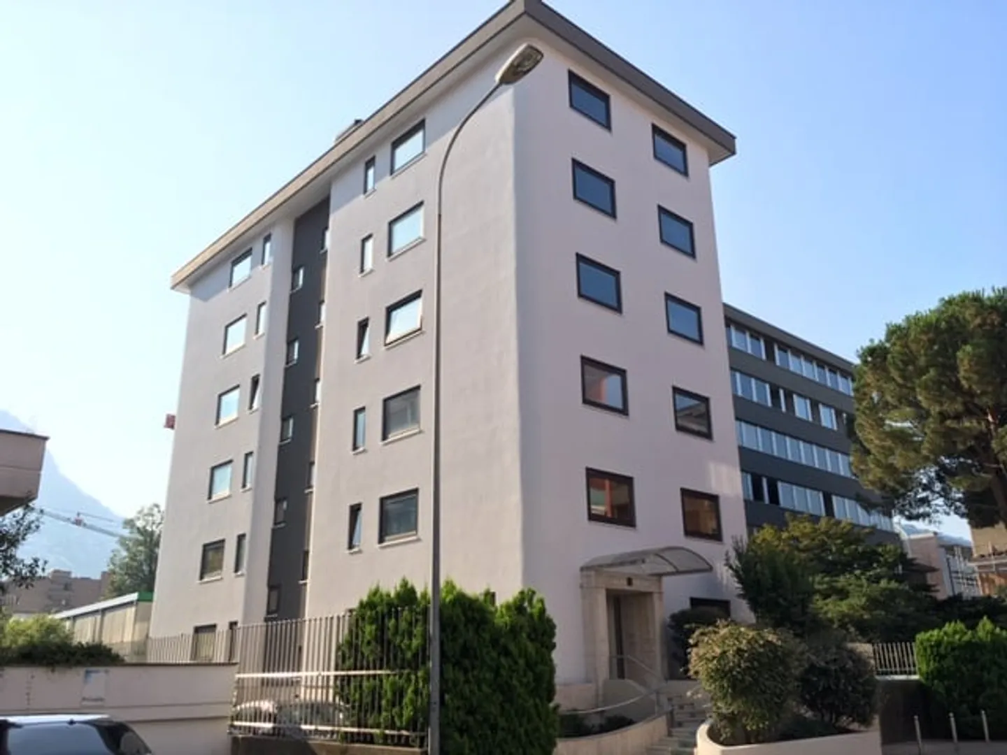 Office approx. 190 m² in a representative building with parking - Photo 2 of 13