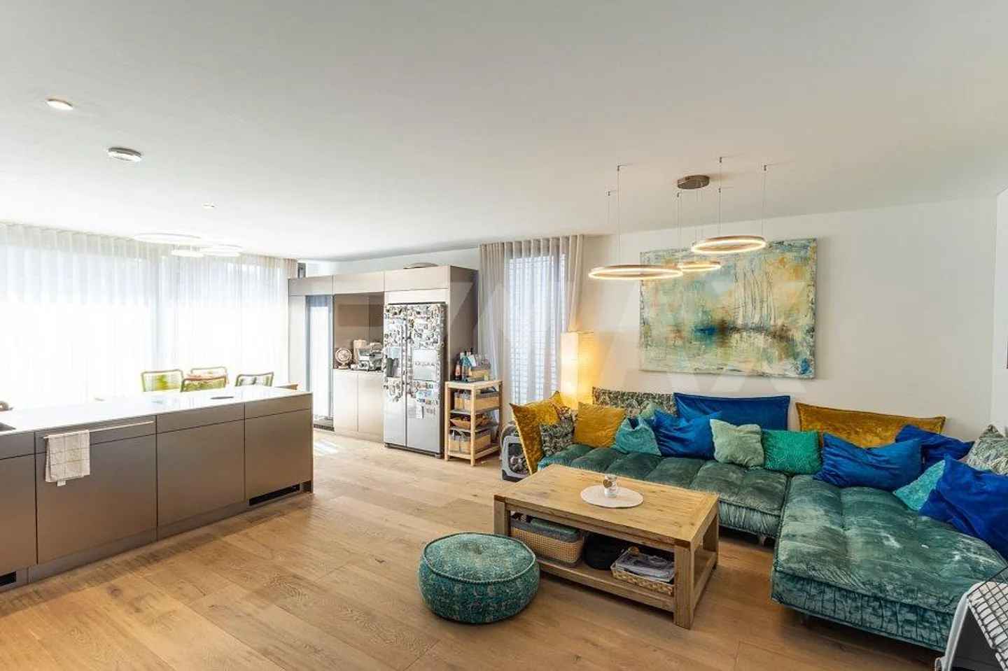 Urban Living Redefined: Stylish Maisonette with Wow Architecture - Photo 4 of 11