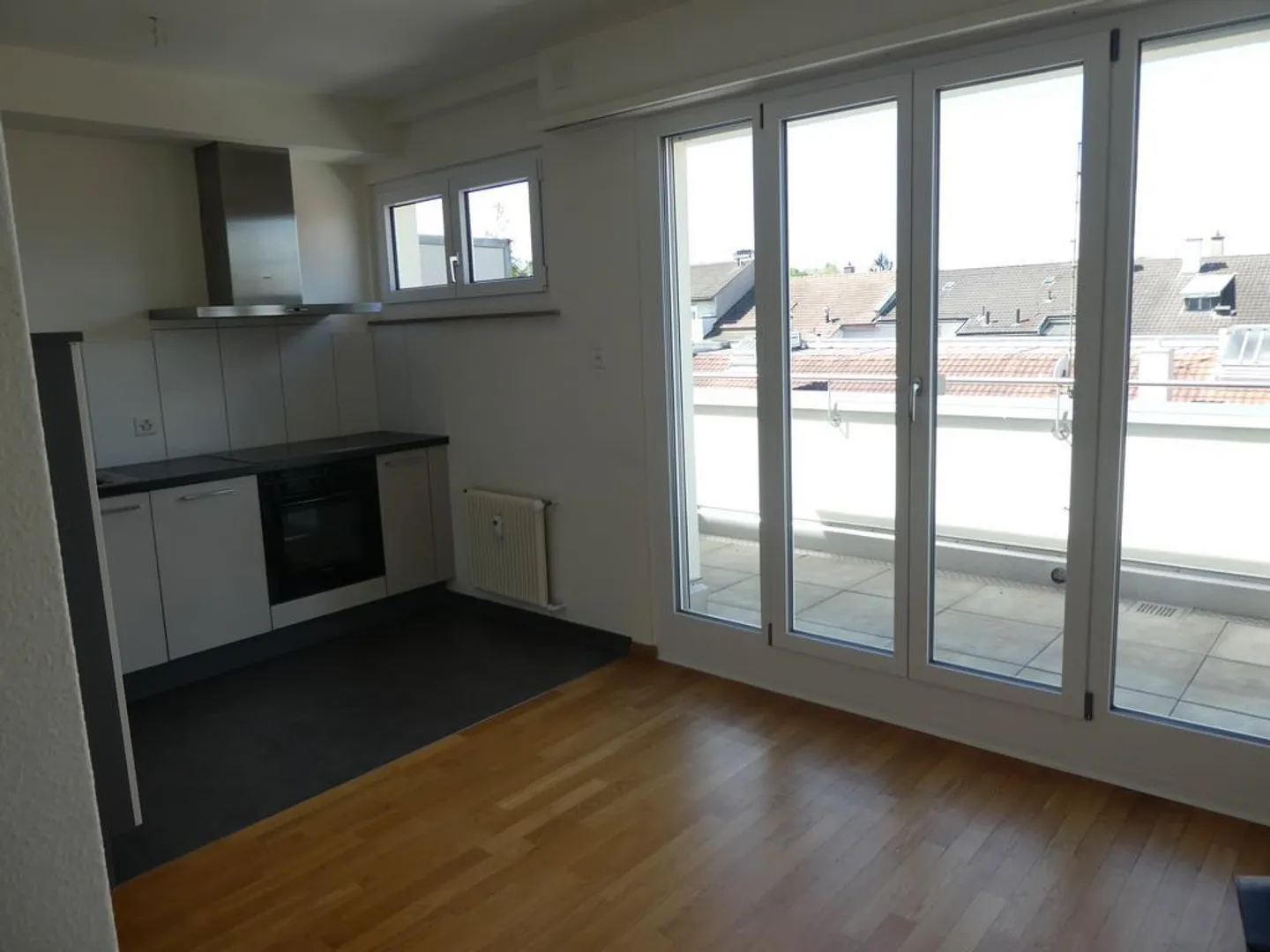 Luminoso appartamento mansardato di 1,5 stanze vicino al Reno - Foto 3 di 7