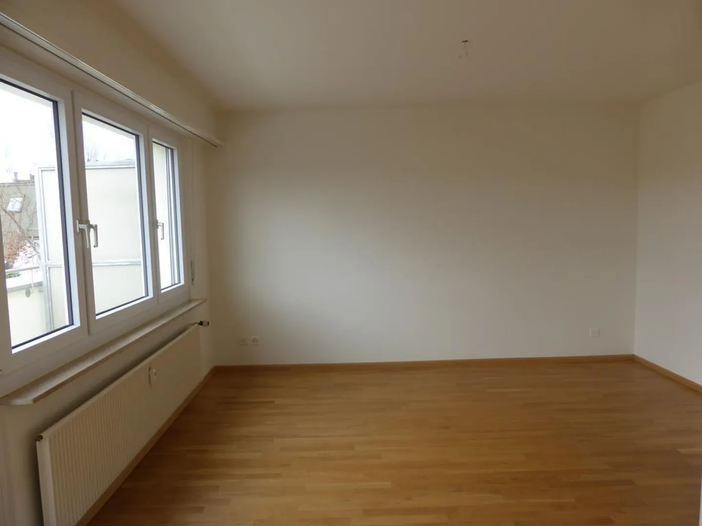 Luminoso appartamento mansardato di 1,5 stanze vicino al Reno - Foto 6 di 7