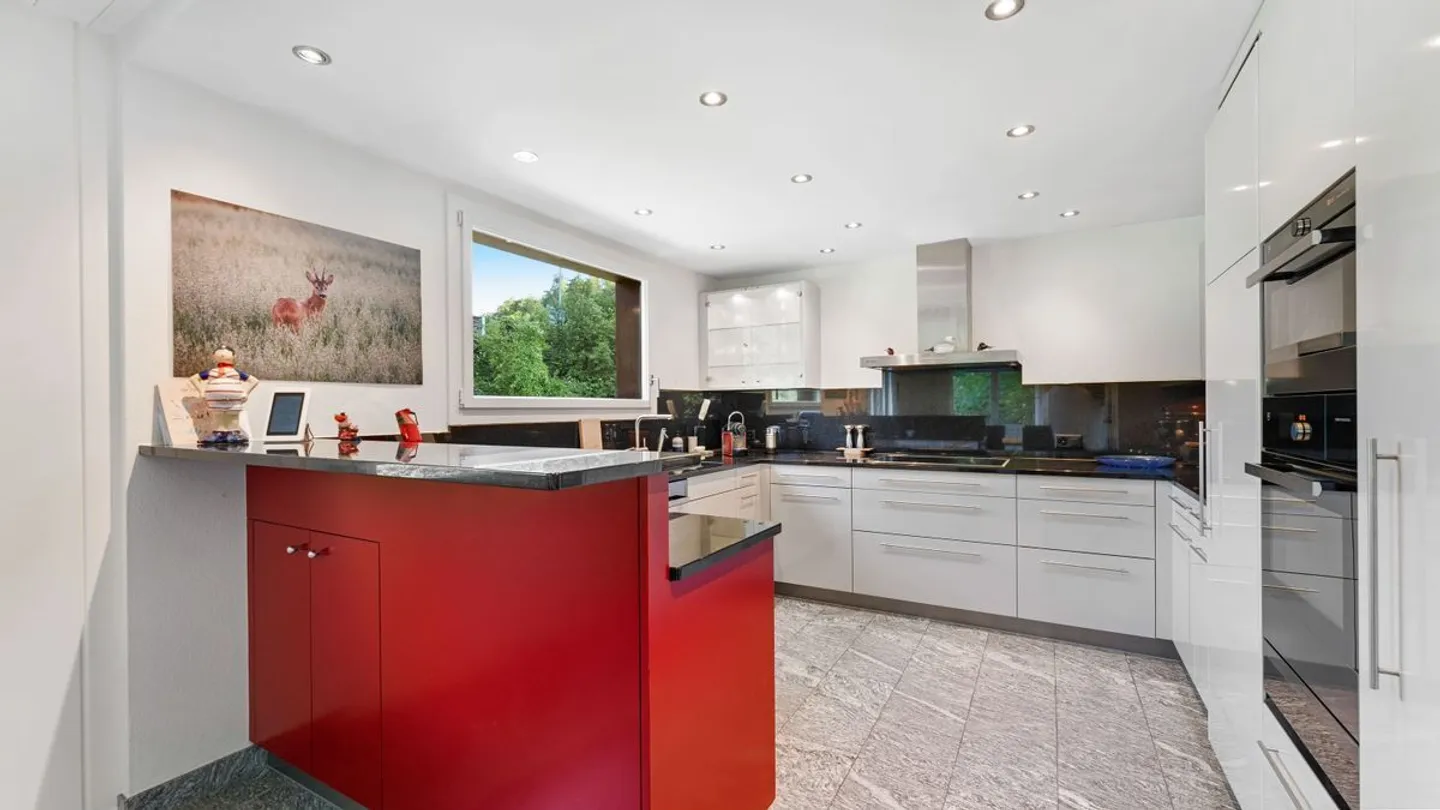 Viel Potential - Perfektes 2-Familienhaus in Sarnen - Jede Einheit mit eigenem Garten  - Foto 7 von 13