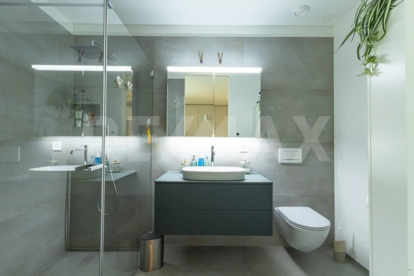 Urban Living Redefined: Stylish Maisonette with Wow Architecture - Photo 7 of 11