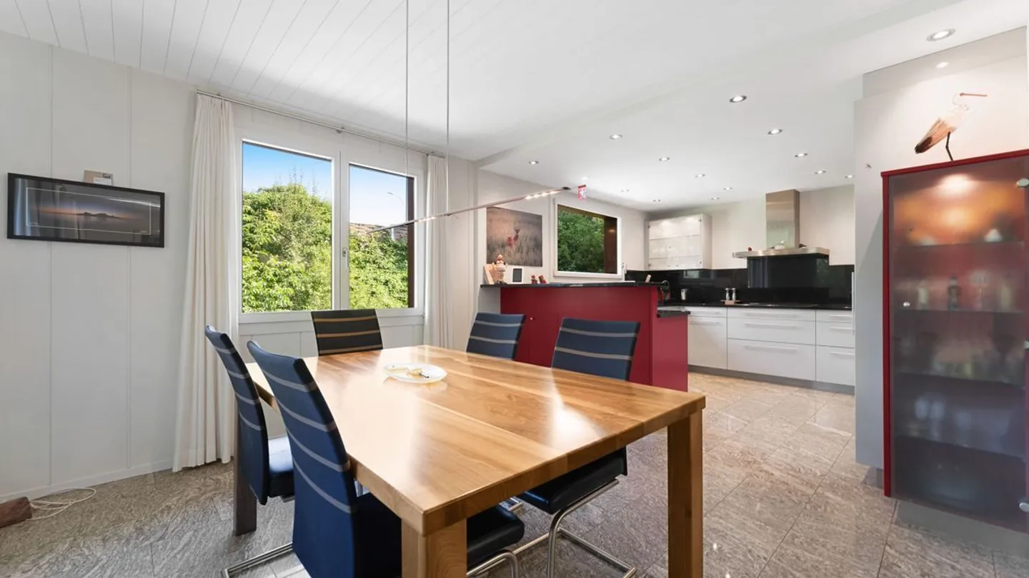 Viel Potential - Perfektes 2-Familienhaus in Sarnen - Jede Einheit mit eigenem Garten  - Foto 6 von 13
