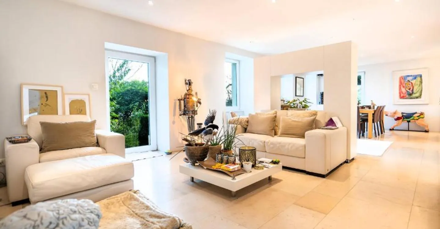 Elegant 7-room property - Plot of 1,720 m² beautifully landscaped - Photo 3 of 11