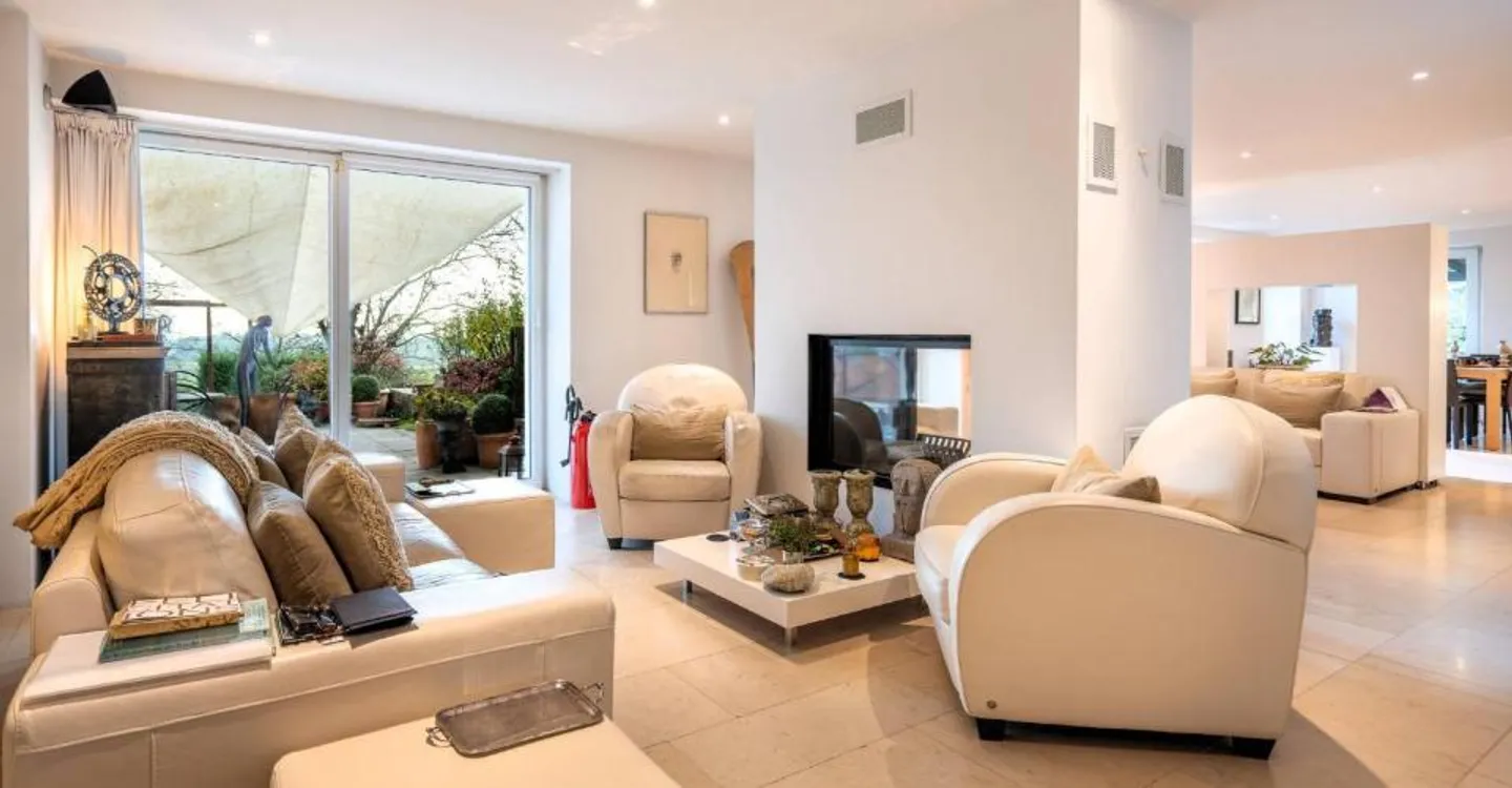 Elegant 7-room property - Plot of 1,720 m² beautifully landscaped - Photo 4 of 11