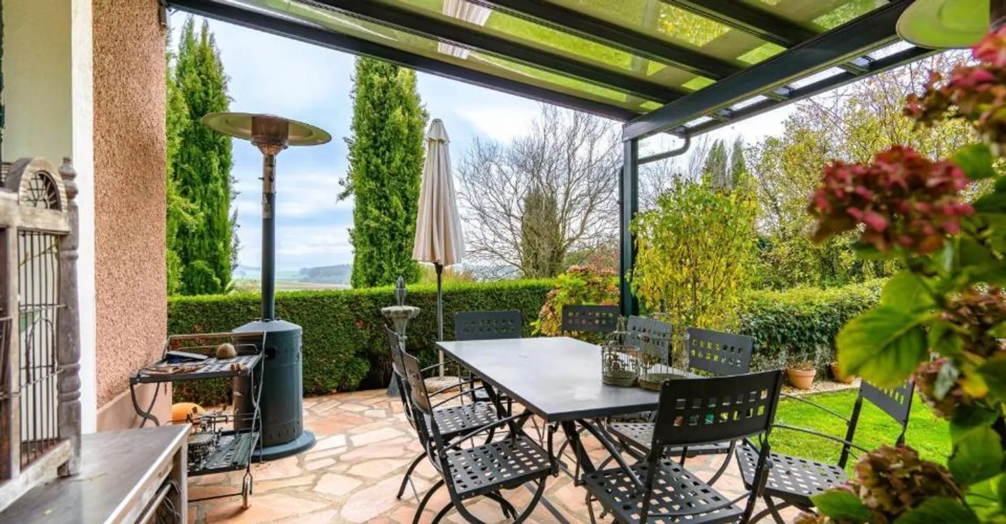 Elegant 7-room property - Plot of 1,720 m² beautifully landscaped - Photo 9 of 11