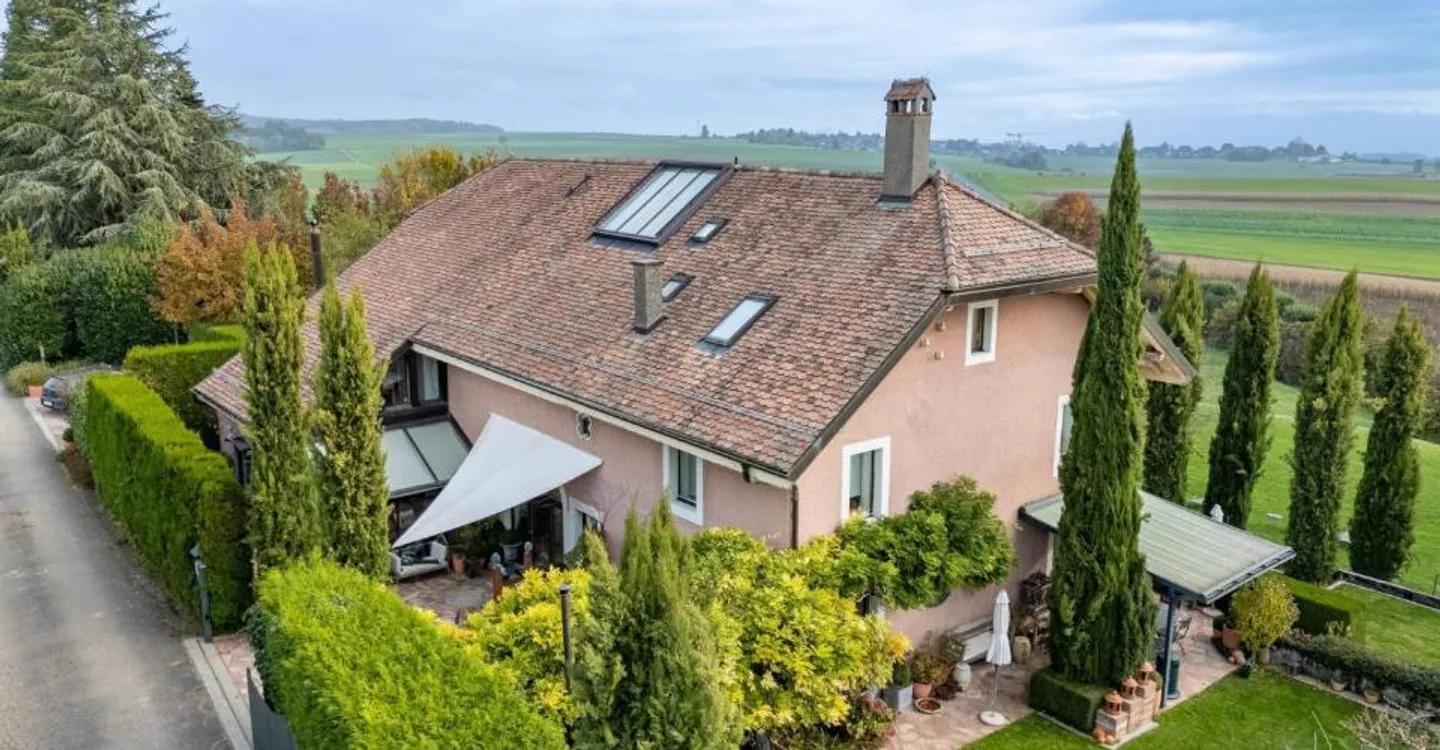 Elegant 7-room property - Plot of 1,720 m² beautifully landscaped - Photo 10 of 11