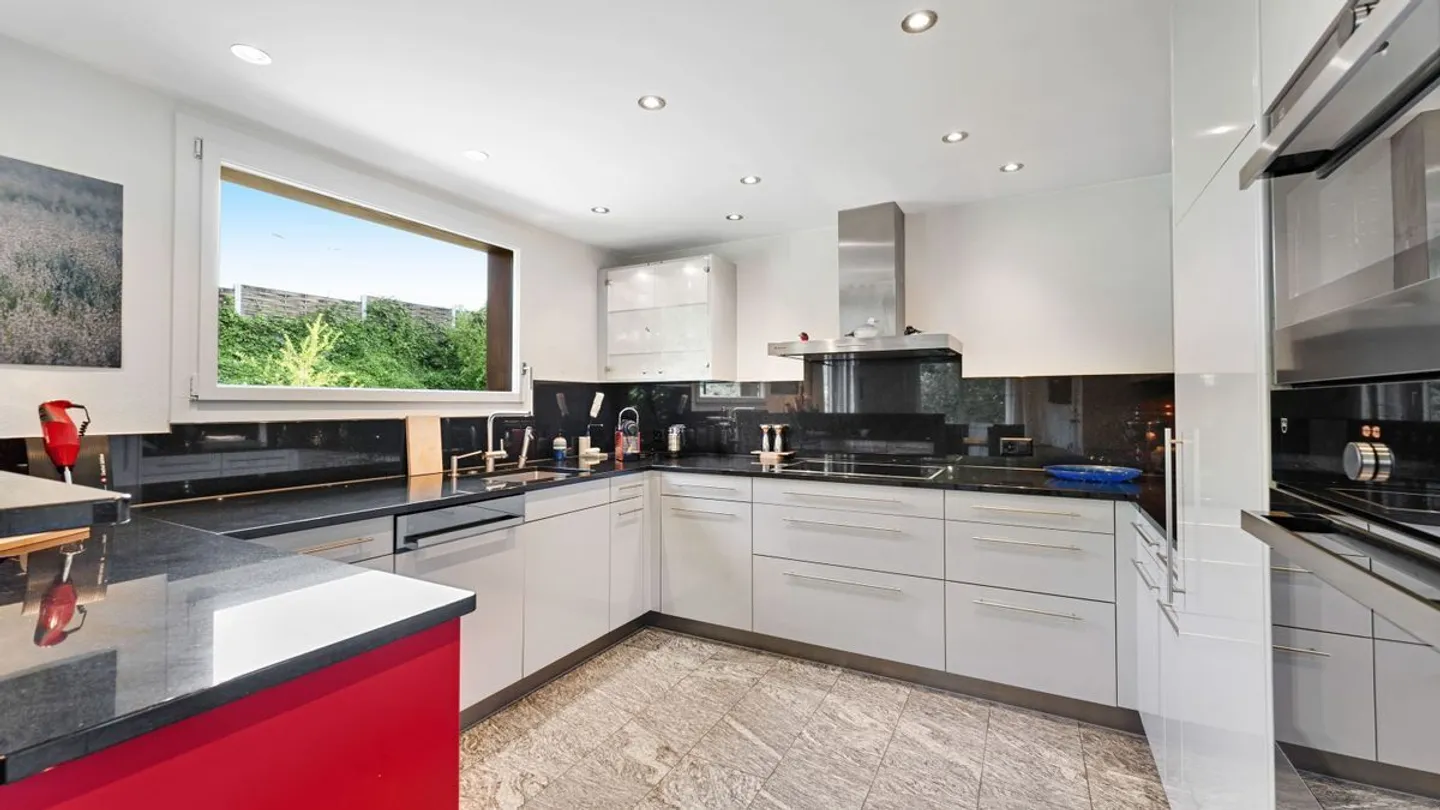 Viel Potential - Perfektes 2-Familienhaus in Sarnen - Jede Einheit mit eigenem Garten  - Foto 8 von 13