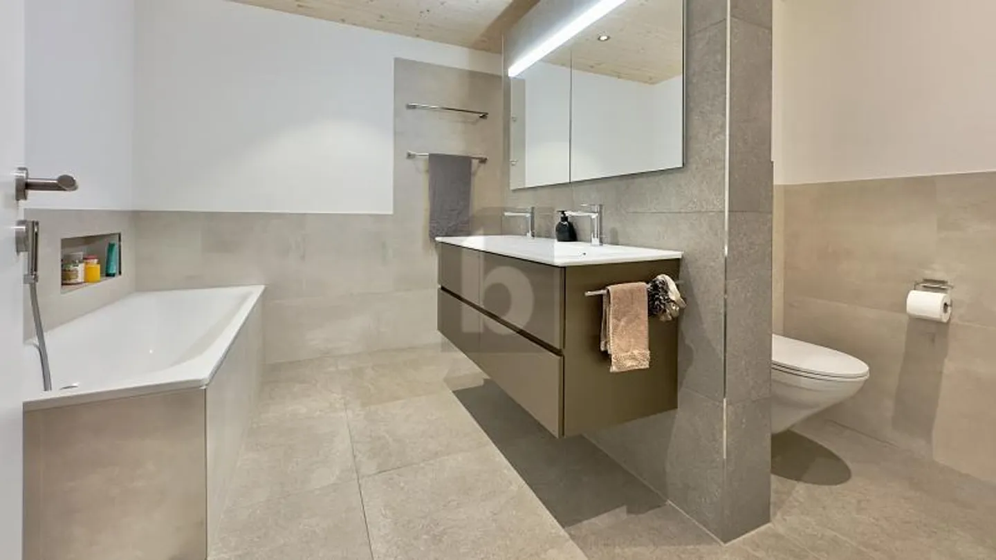 Modernes Reihenmittelhaus in der Natur - Foto 5 von 6