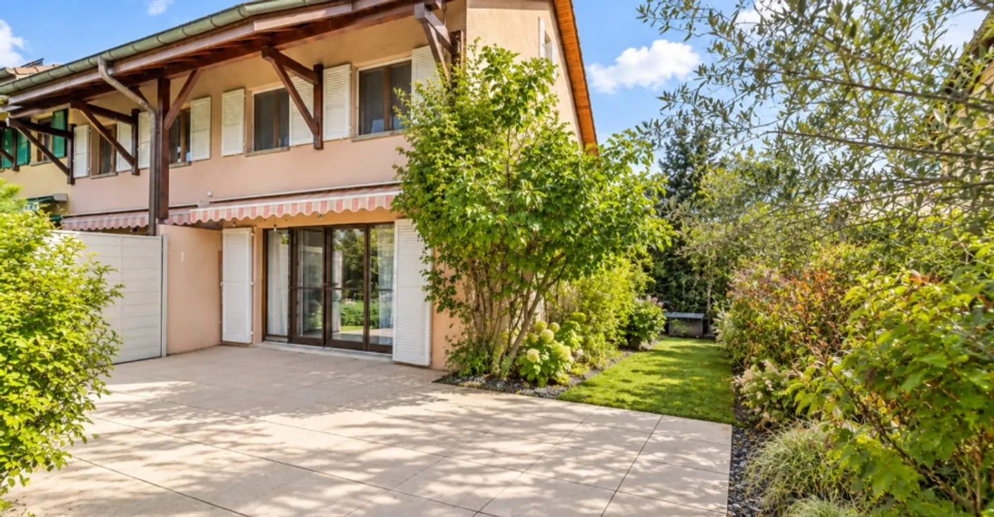 Semi-detached house with garden in absolute calm in Chavannes-des-Bois - Photo 1 of 11