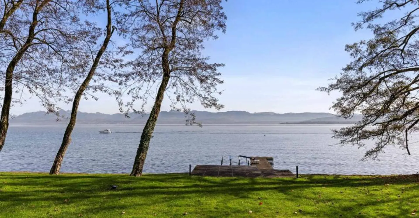 Exceptional property feet in the water - Photo 1 of 12