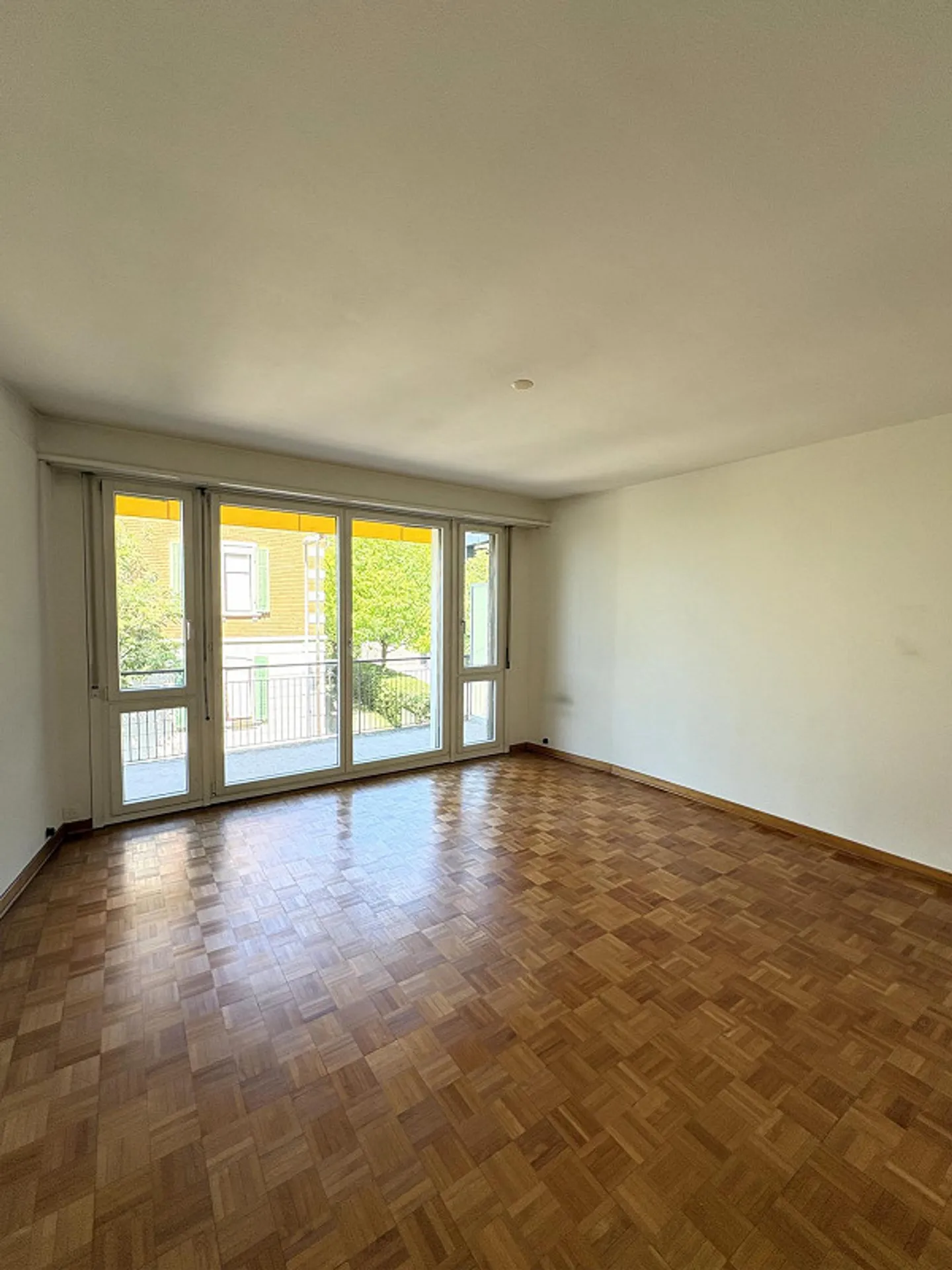 Charmante Wohnung mit Seesicht - Foto 2 von 7