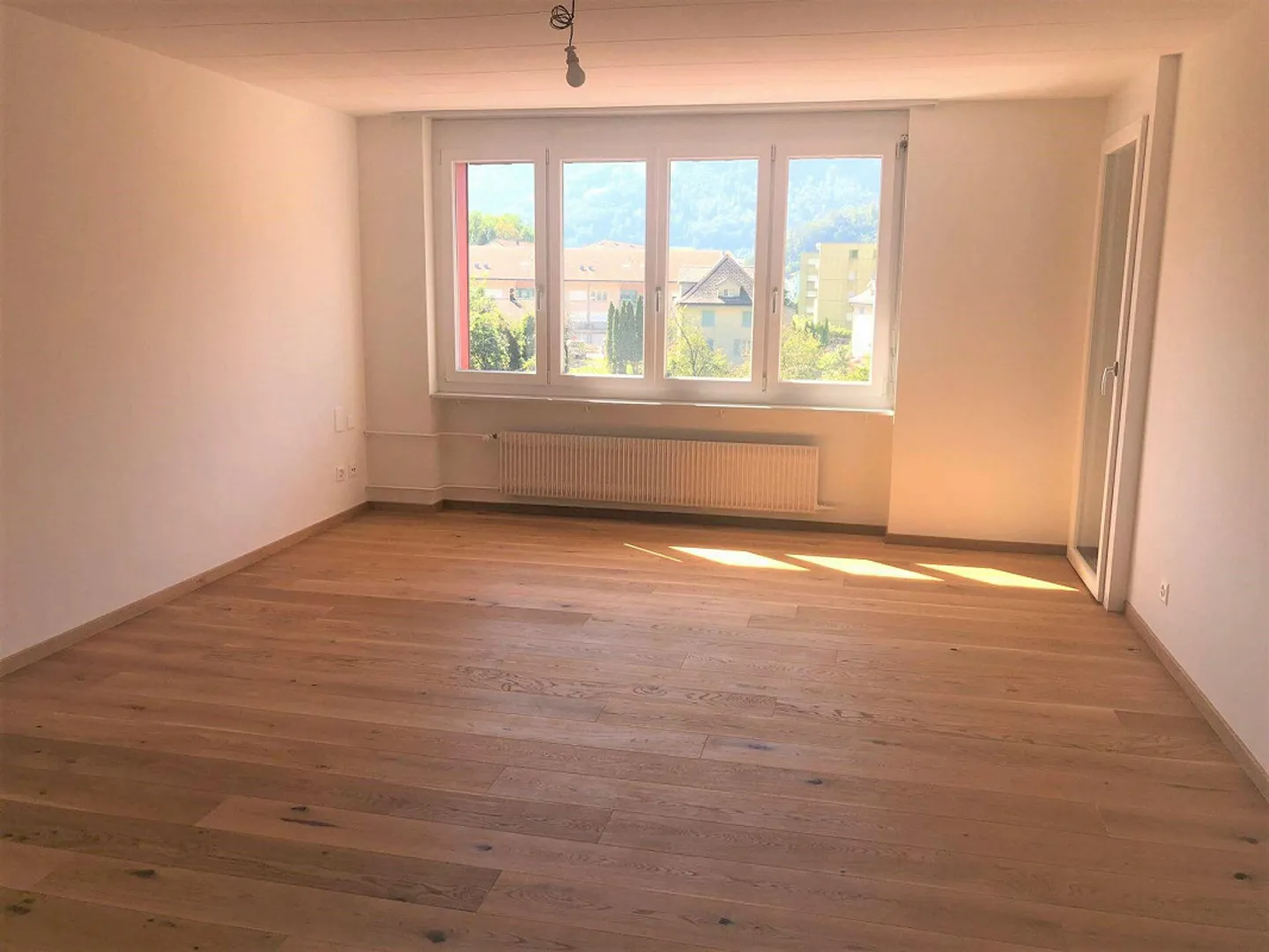 Helle Wohnung bei Ziegelbrücke - Foto 1 von 13