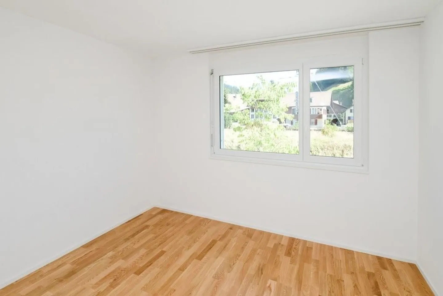 Spacious 4.5 Room Apartment in Langnau - Photo 5 of 6